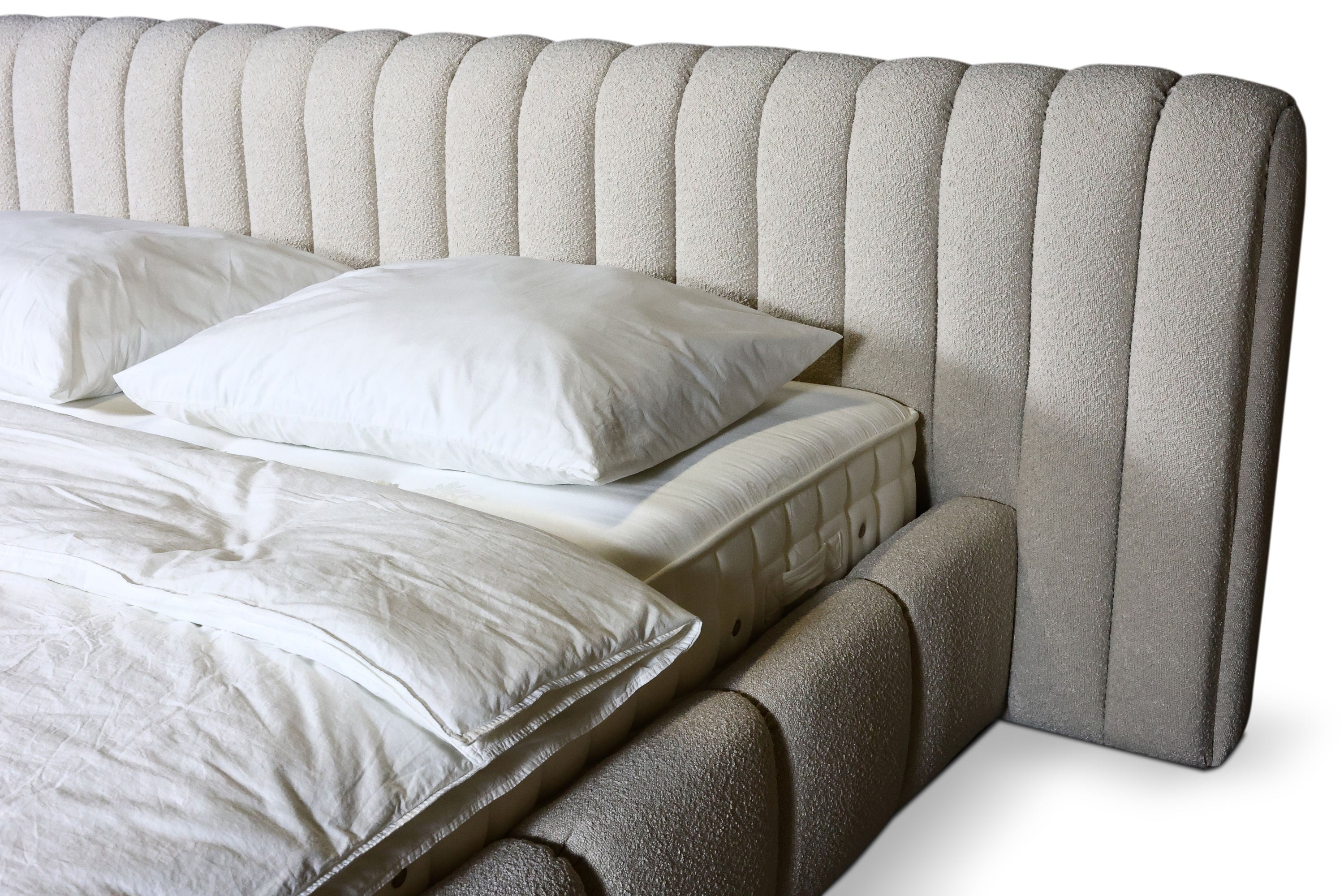 Bado Bett – Design Bouclé Polsterbett mit Stauraum in Creme-Weiß